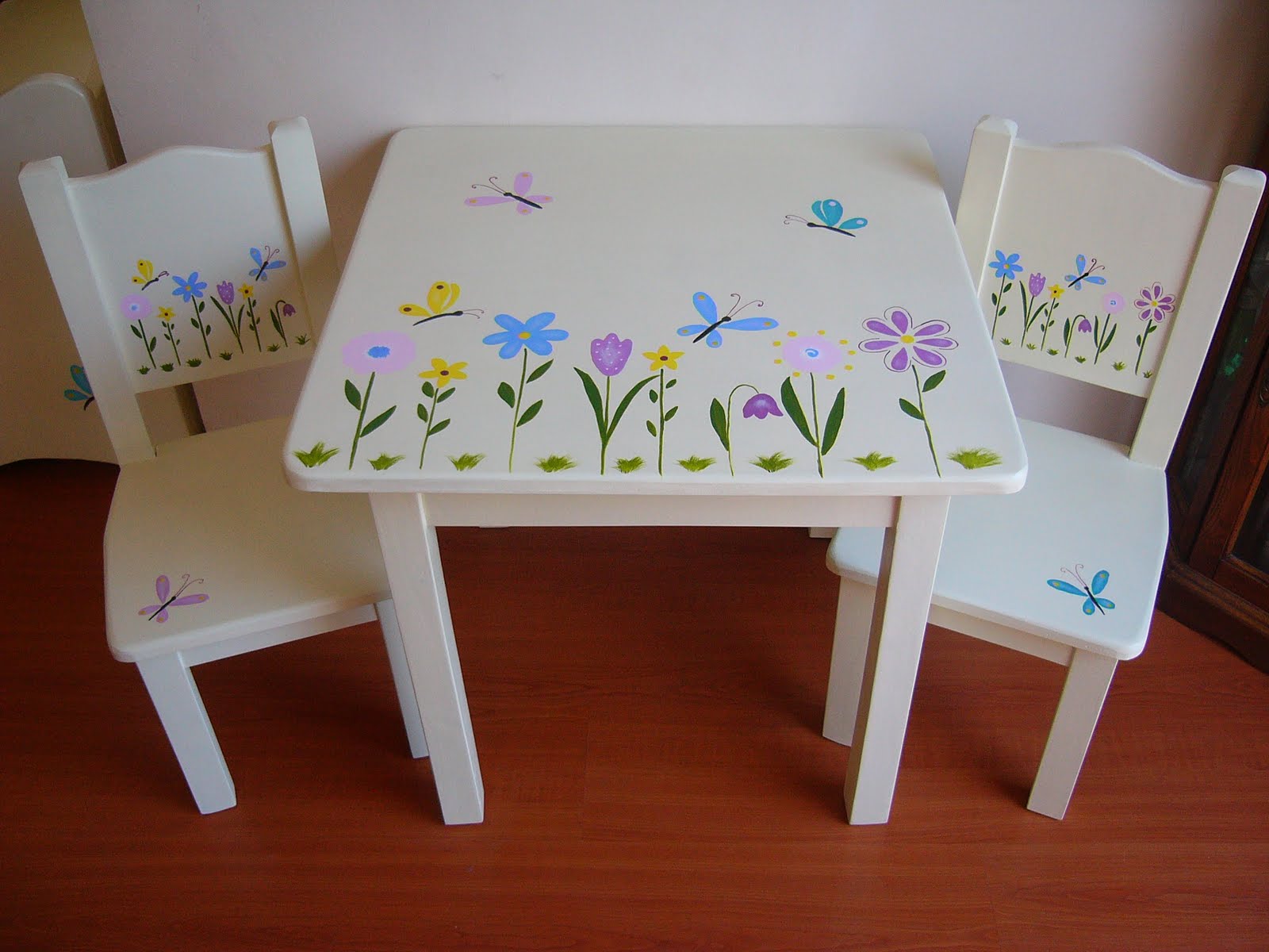 Muebles infantiles, decoración para niños, juguetes, tejidos