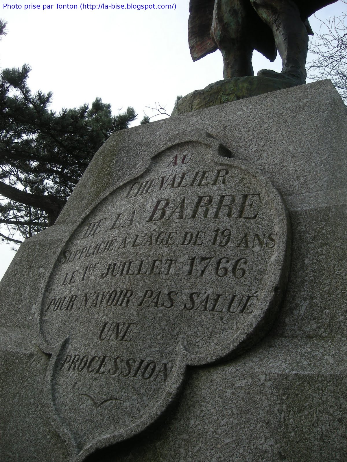 La bise à Tonton Le chevalier de la Barre
