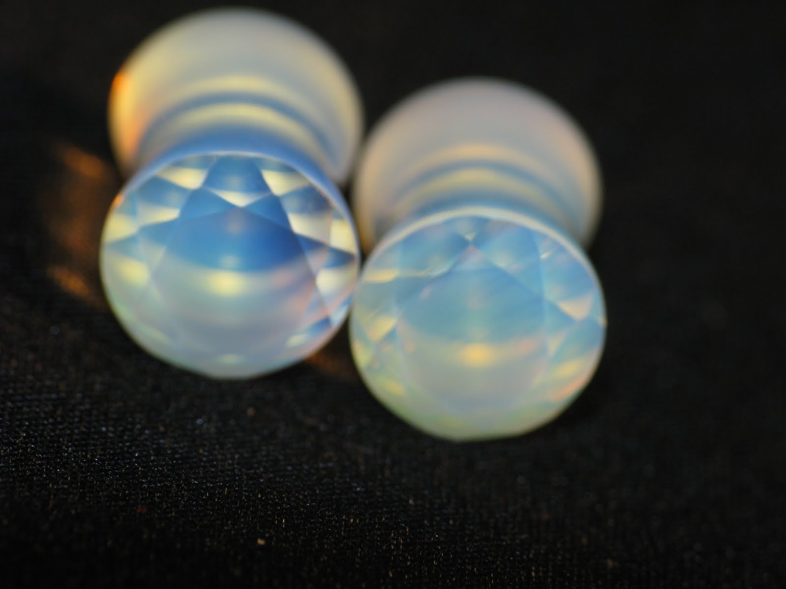 Avaia Artistic Body Jewelry: Faceted opalite plugs