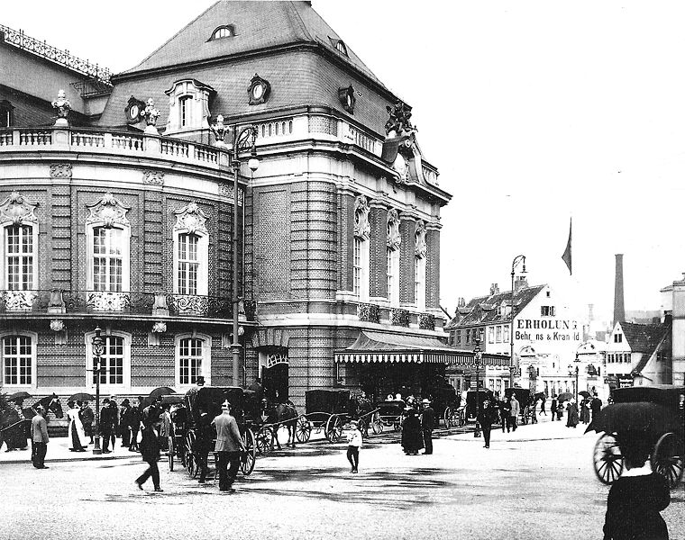 [760px-Pincerno_Musikhalle_1908_I.jpg]