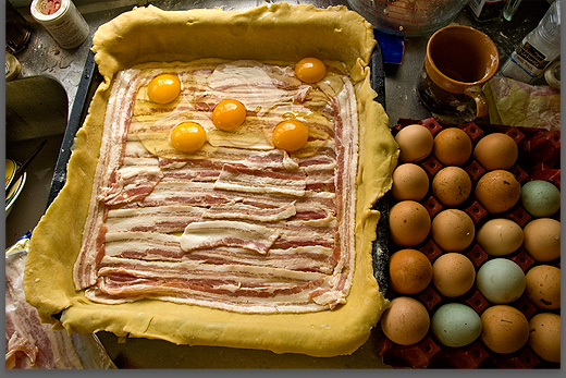 making a bacon and egg pie