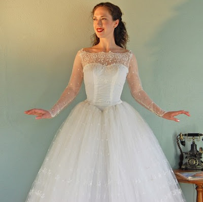 Fashion Binge: The MOST Beautiful Vintage 1950s Wedding Dresses Evar.