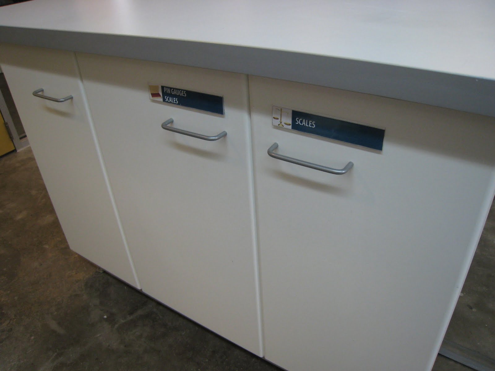 [Daedalus+lab+bench+3-733337.JPG]