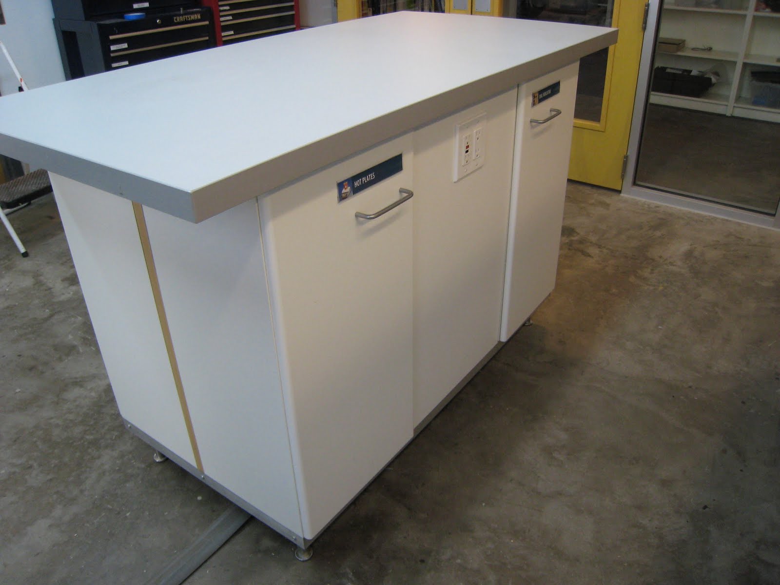 [Daedalus+lab+bench+6-738594.JPG]