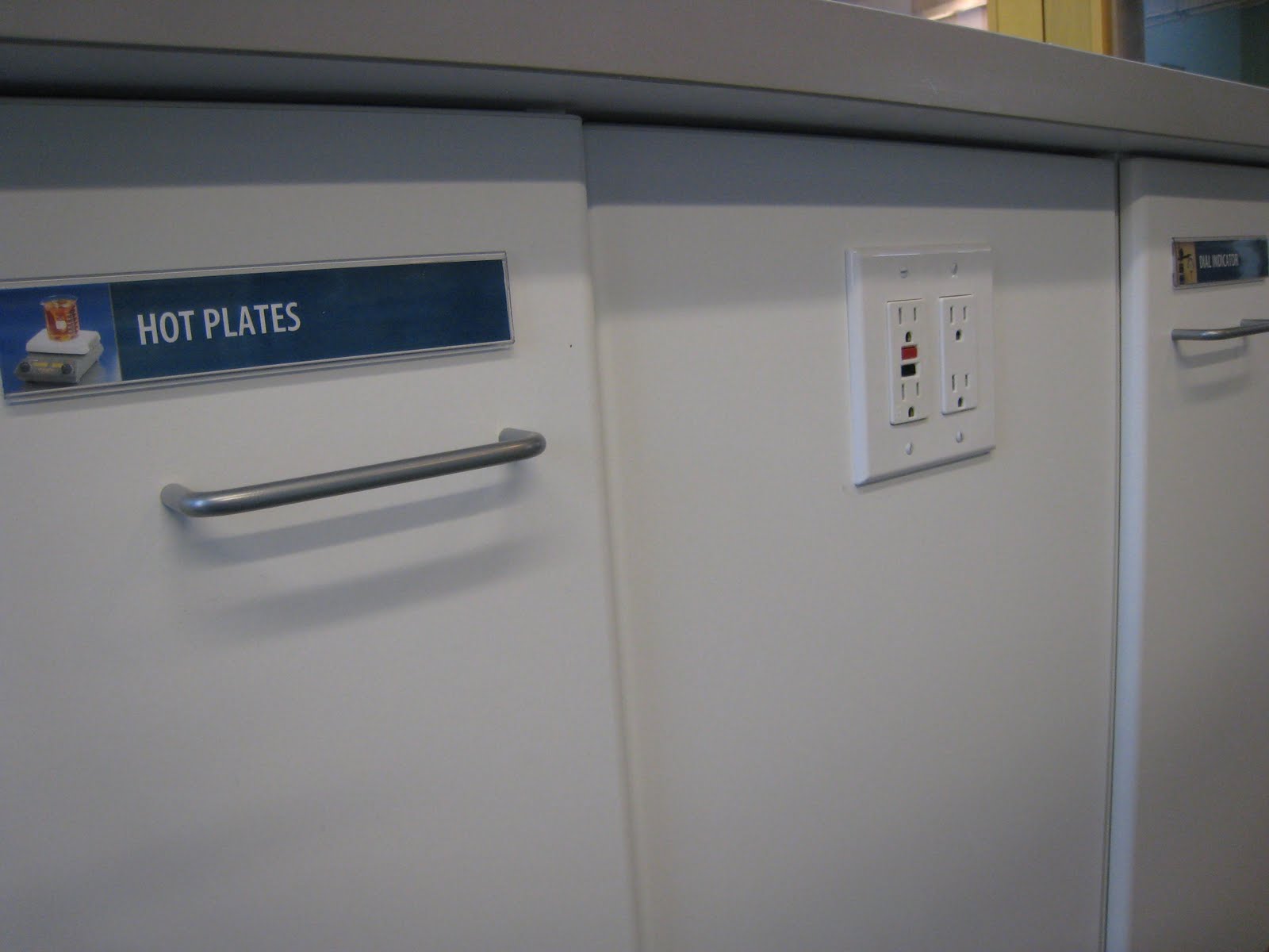 [Daedalus+lab+bench+7-740307.JPG]