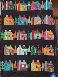 Freddies house quilt top from Retreat challenge 2006