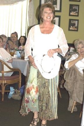 Rim Country Gazette: Blue Thong fashion show supports Humane Society