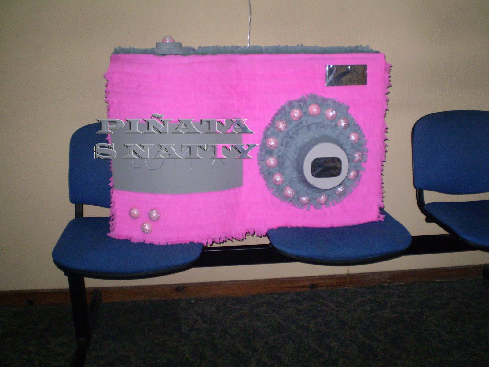 PIÑATAS NATTY @pinatas_eventos.natty: PIÑATA DE CAMARA LUMIX