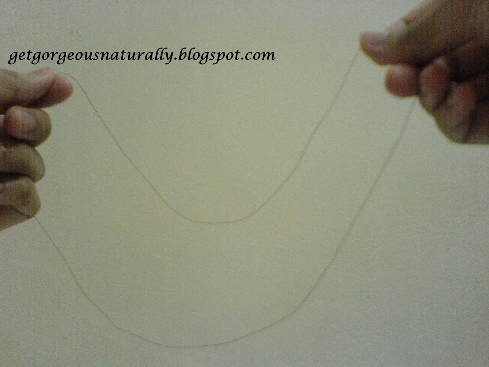 Get Naturally How to thread your upper lips The technique