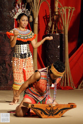 .: 15-12-2008 砂拉越文化村的表演艺人(伊班族 Iban)