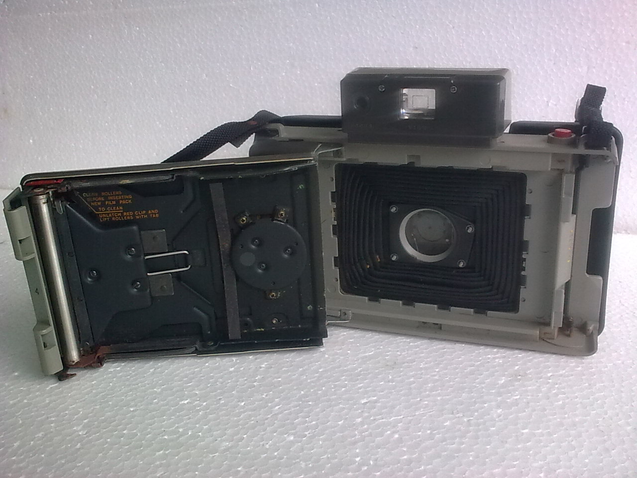 Polaroid 330 land camera