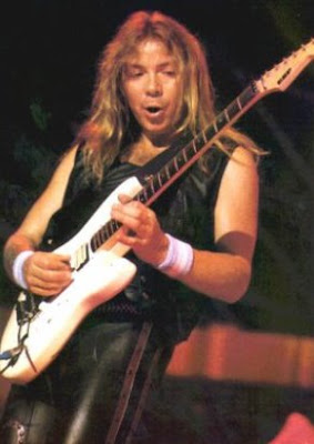 Guitarristas: Dave Murray
