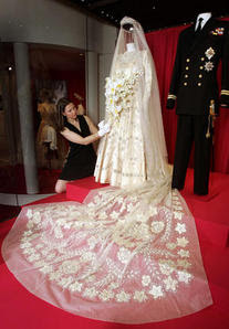 wedding-dress-queen-elizabeth