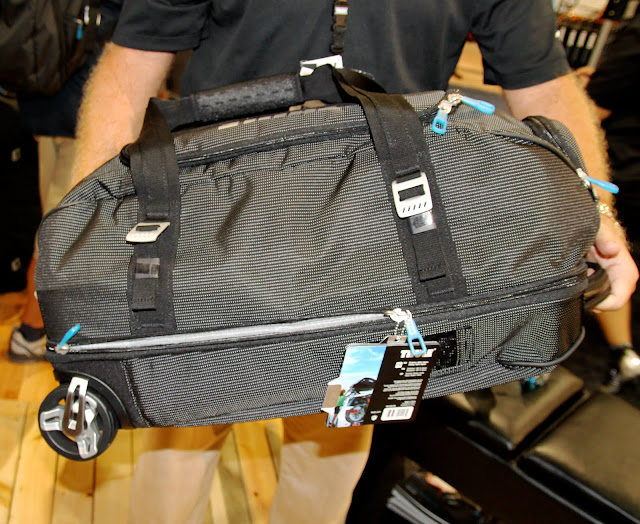 THULE CROSSOVER TRAVEL GEAR & DAYBAGS CARRIES MAJOR STYLE
