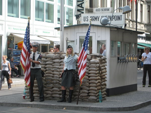 1309304-Checkpoint-Charlie-0.jpg 1309304-Checkpoint-Charlie-0.jpg