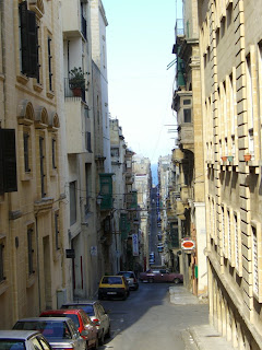 steep street in Valetta (onemorehandbag)