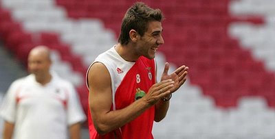 [katsouranis_benfica.jpg]