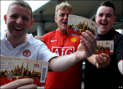 [_44673152_manfans_pa_416.jpg]