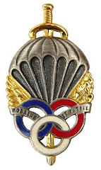 Le brevet prémilitaire parachutiste que 441.000 jeunes françaises et françaises ont mérité.