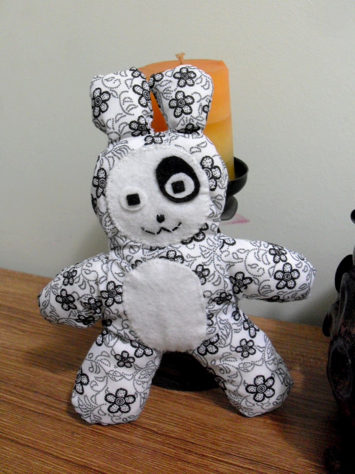 AynaGöz. Diş Canavarı Çürük, Kedi Görünümlü Tavşan ve Kırma