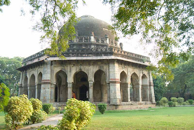 Posted by Ripple (VJ) : A visit to Lodhi Garden, Delhi, INDIA ::