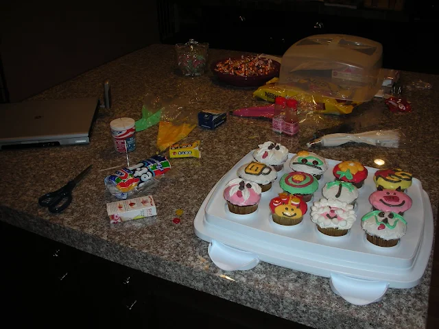 cupcake decorating party