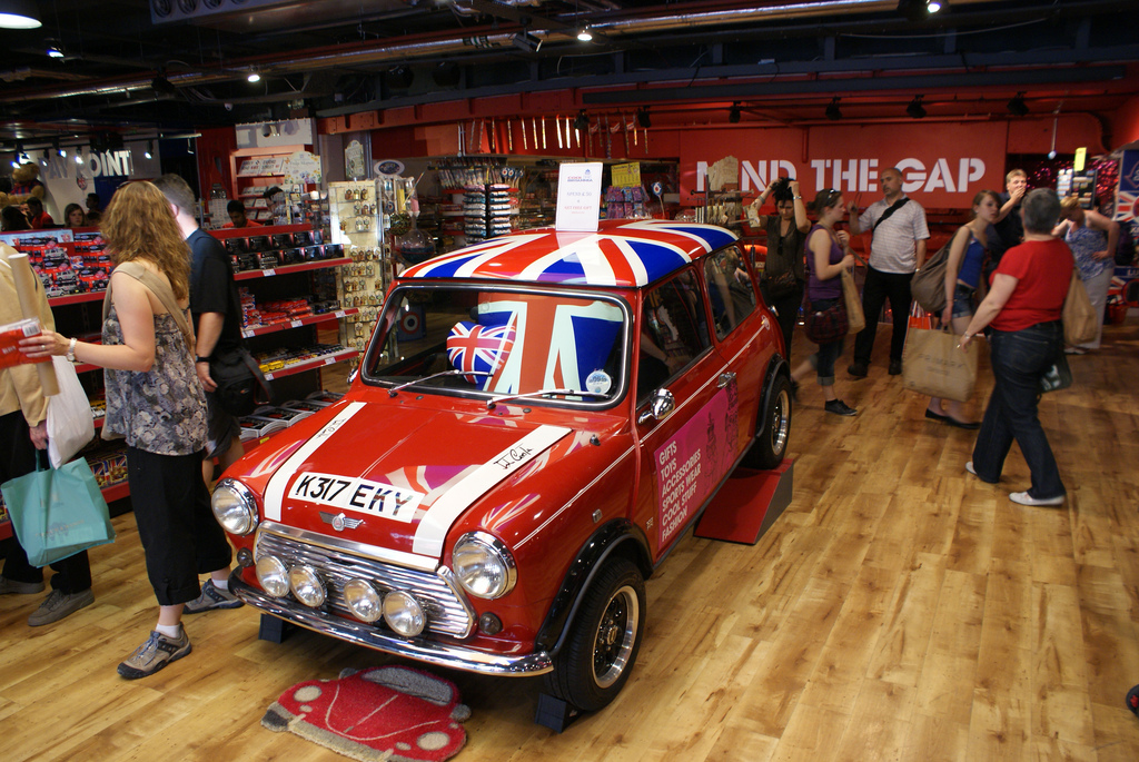 The Hopeful Traveler: Cool Britannia - The Ultimate London Souvenir Shop