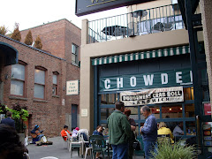 Pike Place Chowder and Drunken street performer