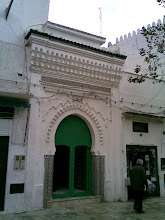 Puerta de mezquita en Tetuán. Marruecos