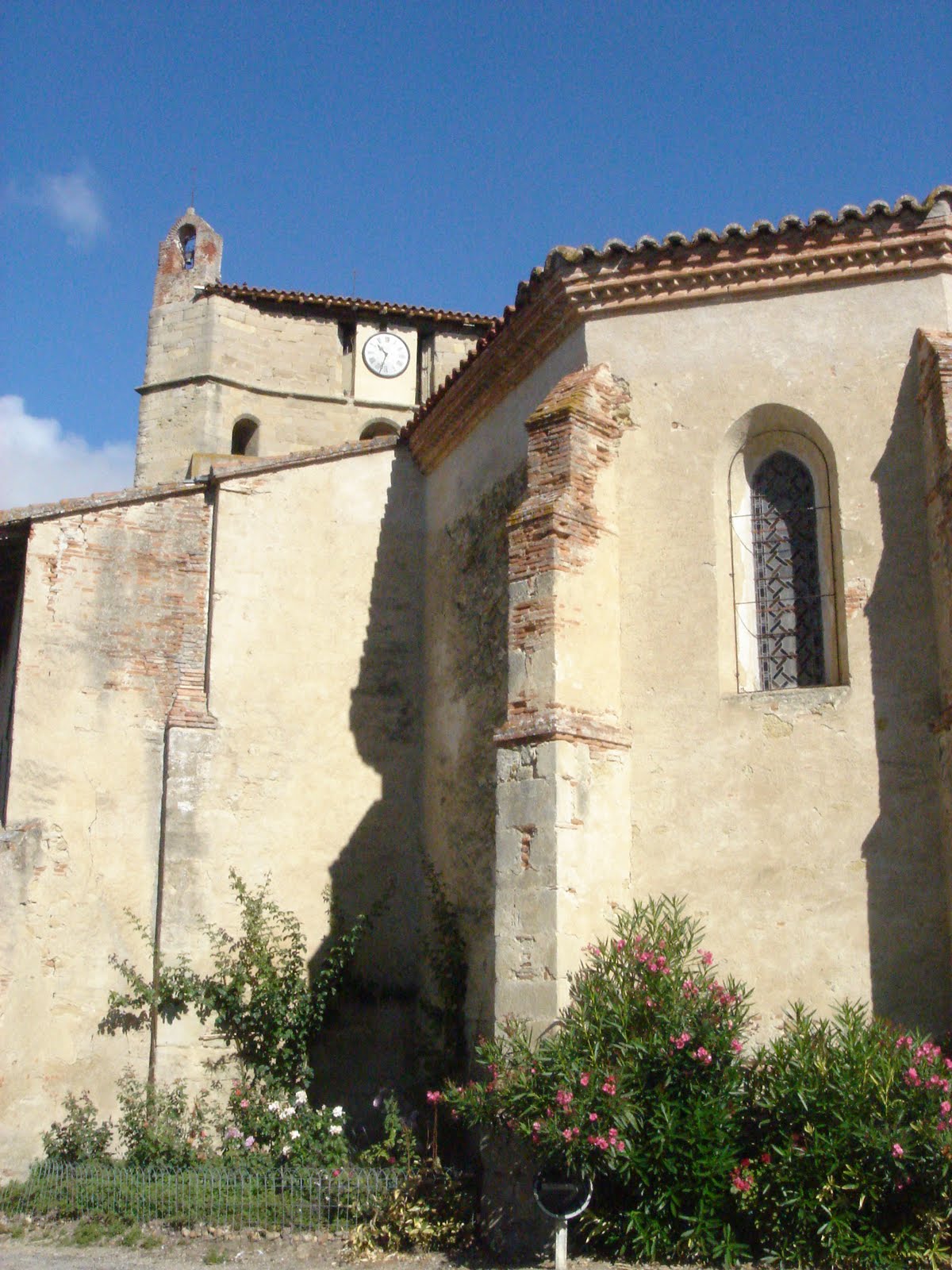 East meets West Belcastel, Tarn, France