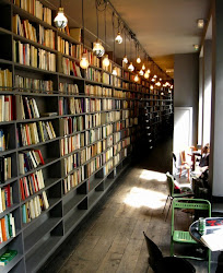 Used book café : Salon de thé du concept store Merci