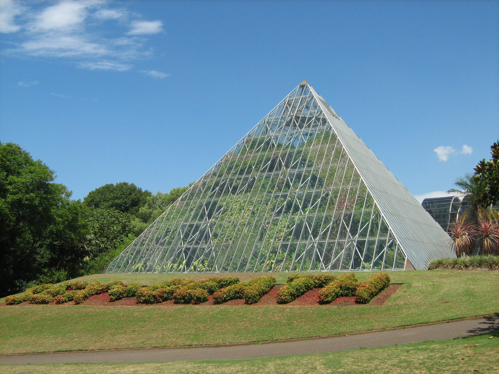 Sydney City and Suburbs Botanic Gardens, Pyramid Glasshouse (Theme