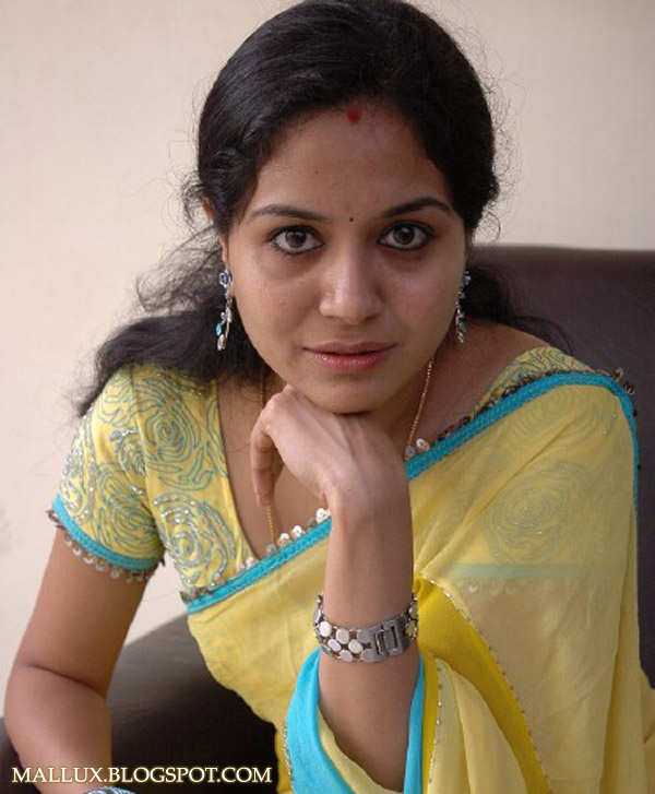 Film Actress Photos Singer Sunitha Hot In Yellow Saree