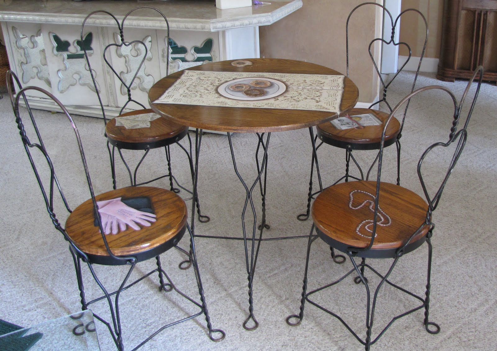 Joan of Art ice cream table