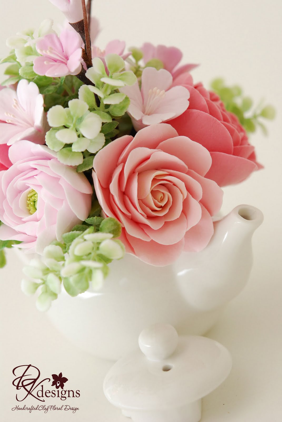 DK Designs Loving These Mini Teapots = Great Floral Designs