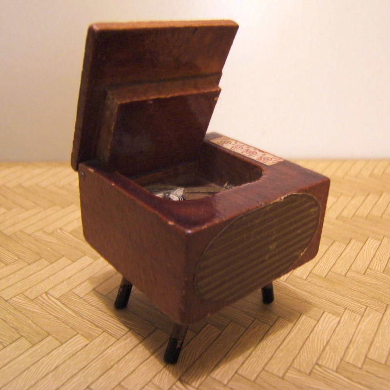 It's a small world: Dol-toi Continental radiogram 1960s