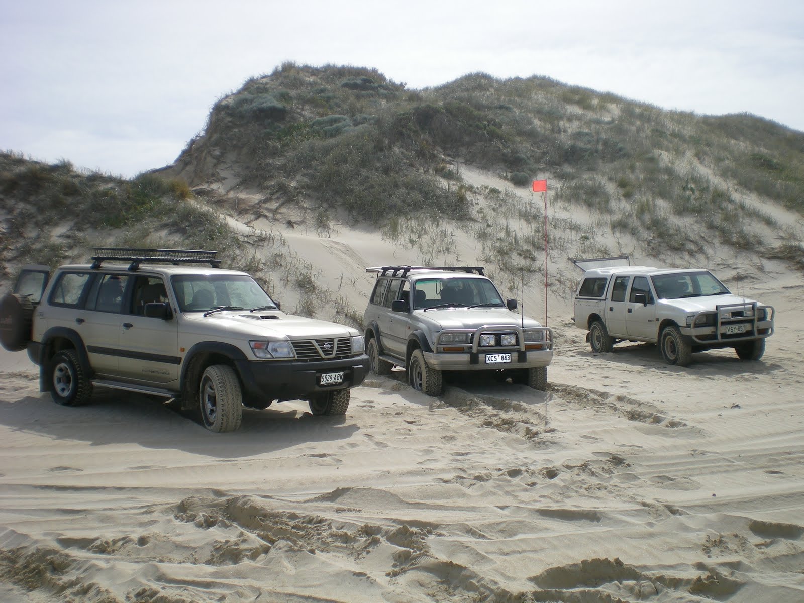 http://1.bp.blogspot.com/_YVG80zZR05U/SwS1kiAIf1I/AAAAAAAAAWc/r8eLrNzUgYA/s1600/trucks+gunyah+beach.jpg