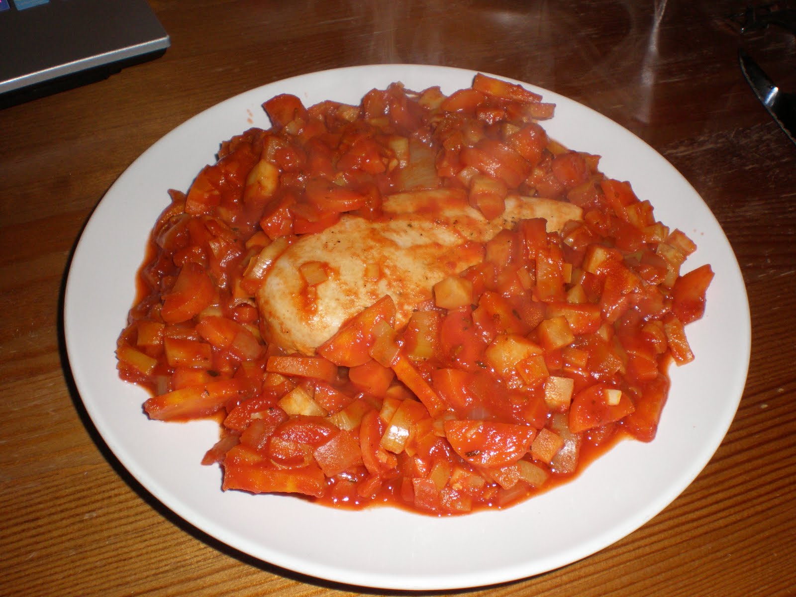Hähnchenbrustfilet mit Suppengrün in Tomatensauce | Leicht &amp; Lecker