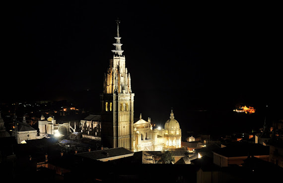 VISTA NOCTURNA DE LA CATEDRAL DE TOLEDO