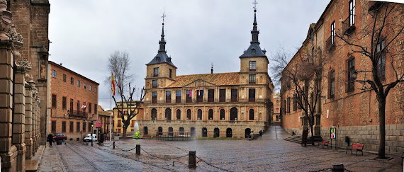 PLAZA DEL AYUNTAMIENTO VISTA DESDE EL ARCO DE PALACIOS