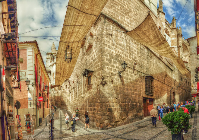 ESQUINA DE LA CATEDRAL ENTRE LAS CALLES CARDENAL CISNEROS Y SIXTO RAMON PARRO