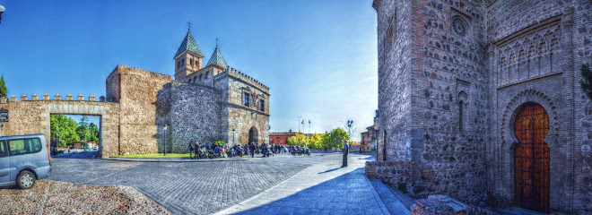 PUERTA DE BISAGRA E IGLESIA DE SANTIAGO DEL ARRABAL