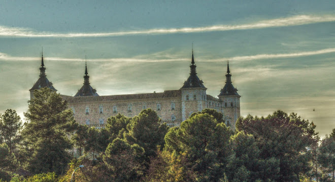 ALCAZAR DE TOLEDO VISTO DESDE EL BARRIO DE SANTA BARBARA