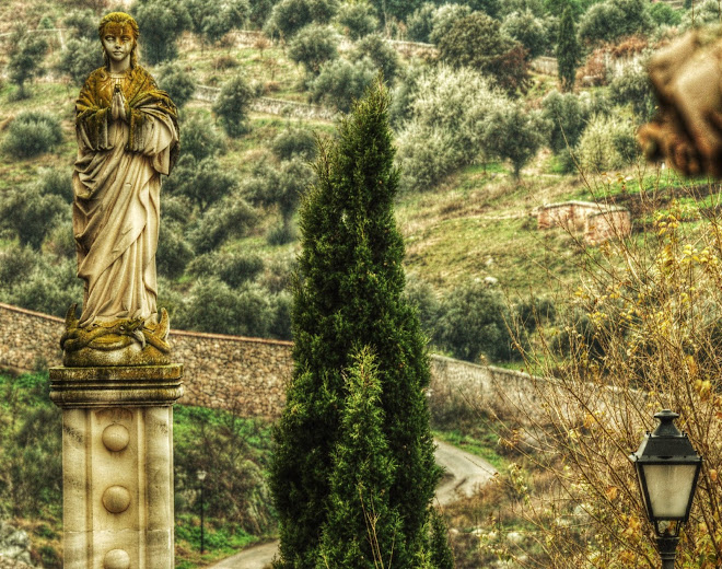 IMAGEN DE LA INMACULADA JUNTO AL MONASTERIO DE SAN JUAN DE LOS REYES