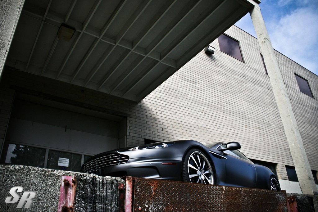 Гараж с Rolls Royce Ferrari Aston Martin