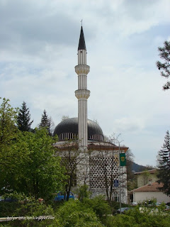 Джамията в центъра на Мадан