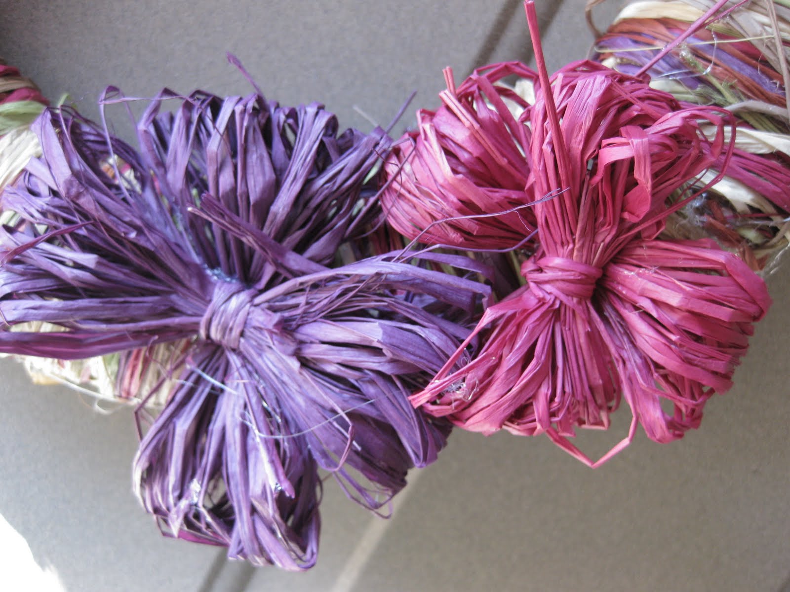 Remodelaholic DIY Raffia Wreath Tutorial; Holiday Decorating