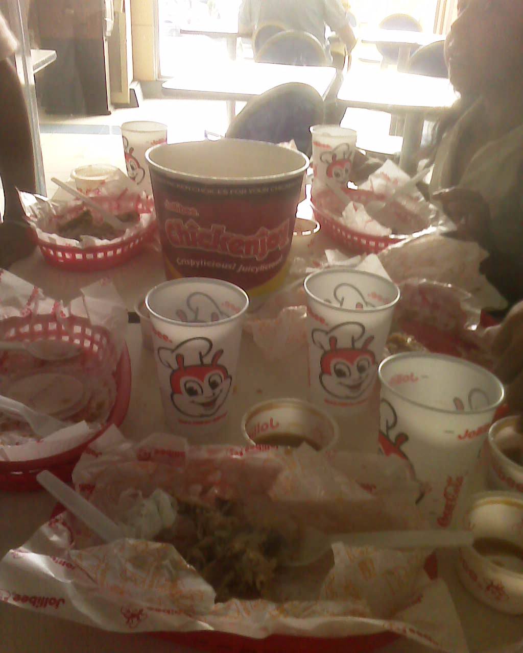 The Jollibee Bucket Meal and a Good Time with My Kids