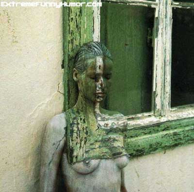 women_body_painting_camouflage_classic.jpg