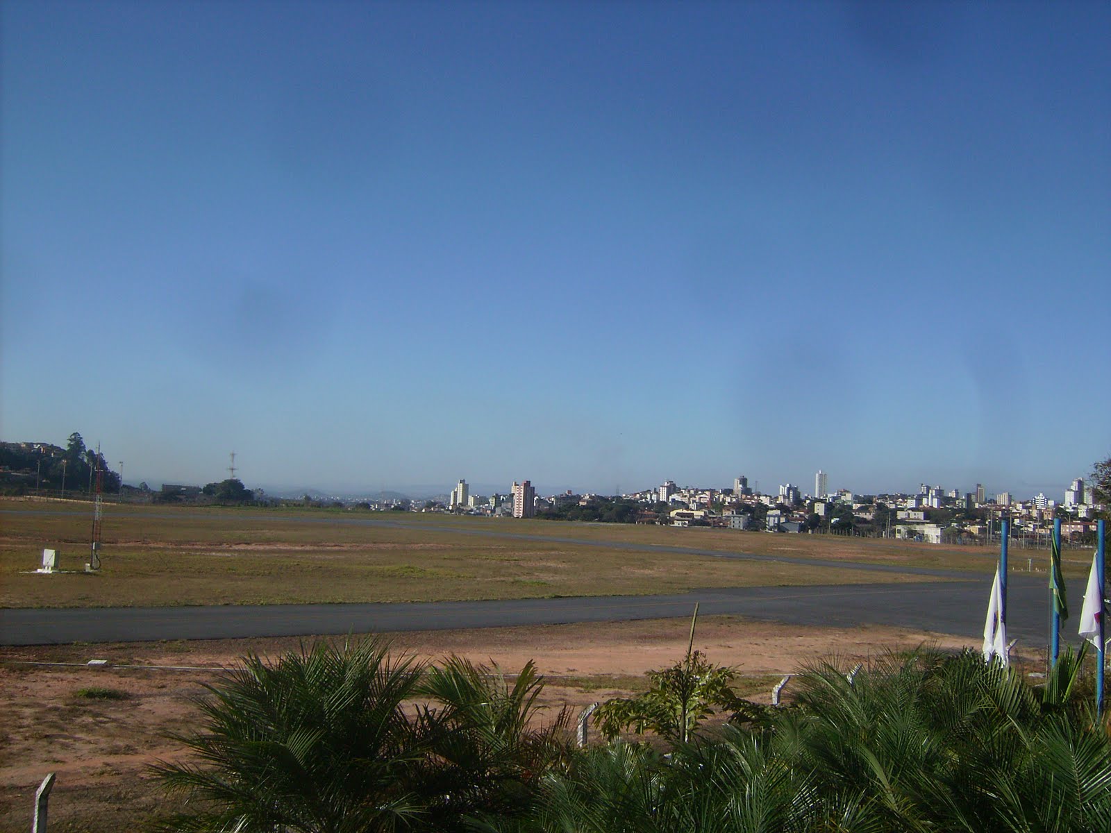 AEROPORTO CARLOS PRATES (DA SERIE AEROPORTOS DE BELO HORIZONTE) FELIPE DINIZ MARINHO